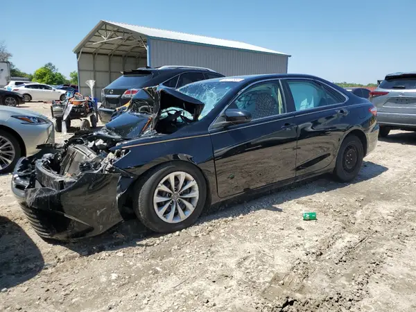 4T1BF1FK0HU700820 2017 TOYOTA CAMRY - Image 1