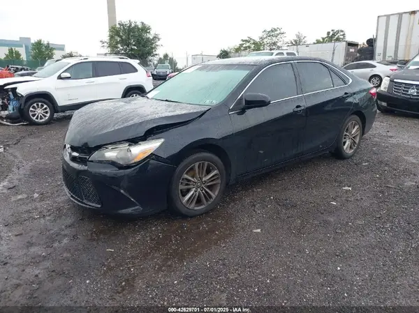4T1BF1FK0HU701014 2017 TOYOTA CAMRY - Image 2