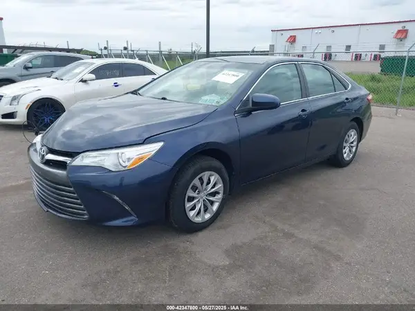 4T1BF1FK0HU701093 2017 TOYOTA CAMRY - Image 2