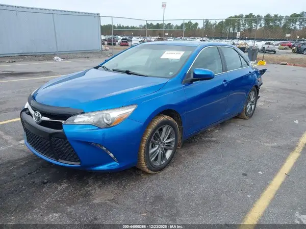 4T1BF1FK0HU701420 2017 TOYOTA CAMRY - Image 2