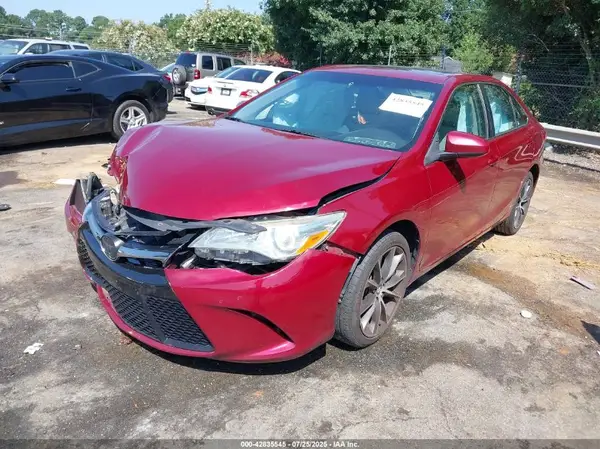 4T1BF1FK0HU702468 2017 TOYOTA CAMRY - Image 2