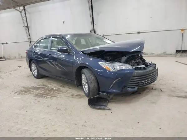 4T1BF1FK0HU704494 2017 TOYOTA CAMRY - Image 1
