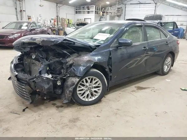 4T1BF1FK0HU704494 2017 TOYOTA CAMRY - Image 2