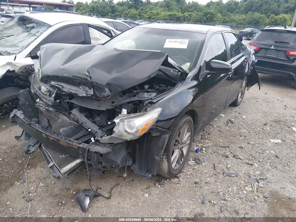 4T1BF1FK0HU704589 2017 TOYOTA CAMRY - Image 2