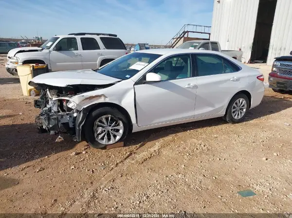 4T1BF1FK0HU704706 2017 TOYOTA CAMRY - Image 2
