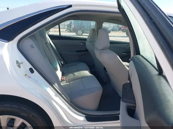 4T1BF1FK0HU704706 2017 TOYOTA CAMRY - Image 8