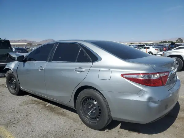 4T1BF1FK0HU705841 2017 TOYOTA CAMRY - Image 2