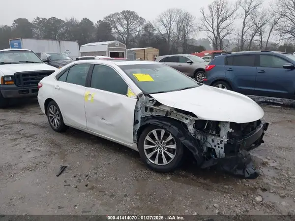 4T1BF1FK0HU709291 2017 TOYOTA CAMRY - Image 1