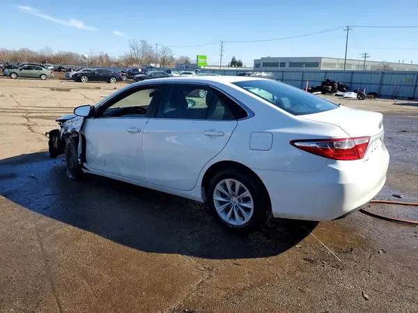 4T1BF1FK0HU710151 2017 TOYOTA CAMRY - Image 2