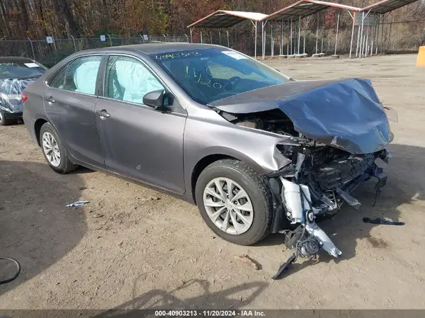 4T1BF1FK0HU710781 2017 TOYOTA CAMRY - Image 1