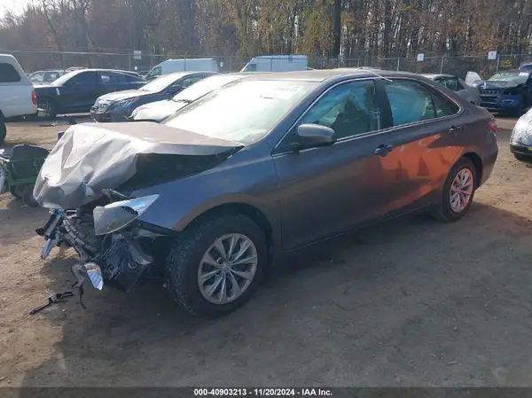4T1BF1FK0HU710781 2017 TOYOTA CAMRY - Image 2