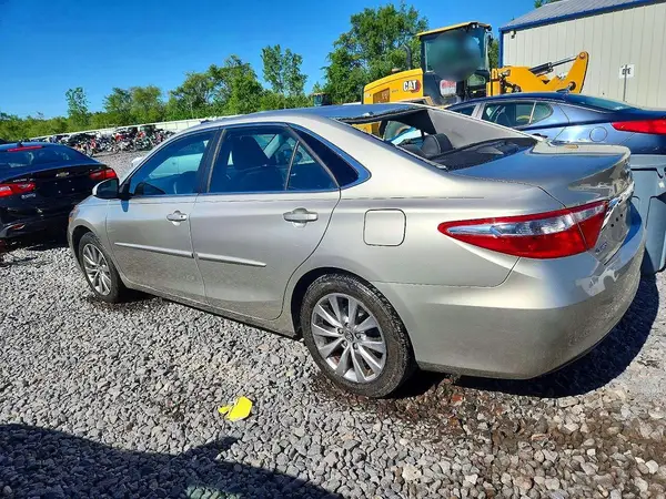 4T1BF1FK0HU713633 2017 TOYOTA CAMRY - Image 2