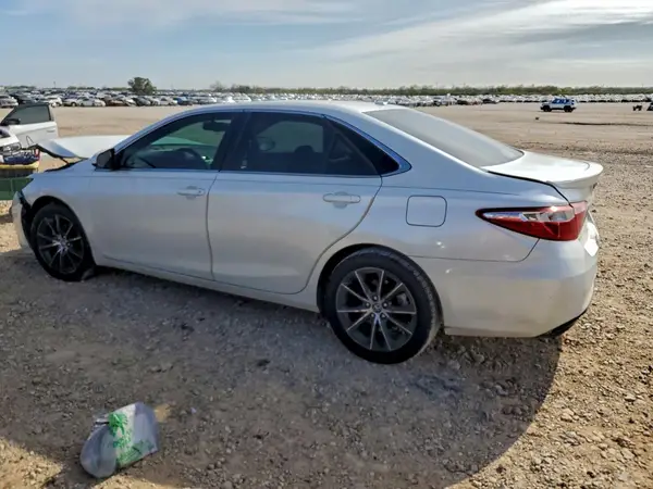 4T1BF1FK0HU716905 2017 TOYOTA CAMRY - Image 2
