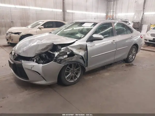 4T1BF1FK0HU717665 2017 TOYOTA CAMRY - Image 2
