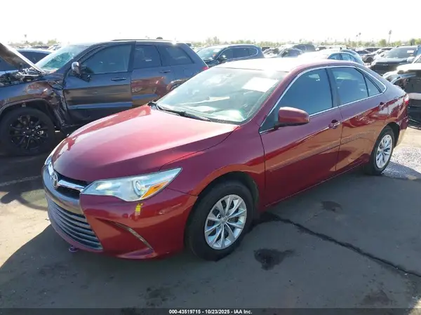 4T1BF1FK0HU719240 2017 TOYOTA CAMRY - Image 2