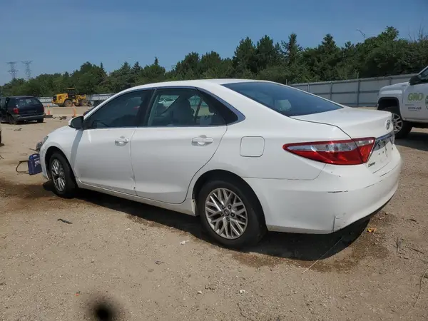 4T1BF1FK0HU725040 2017 TOYOTA CAMRY - Image 2