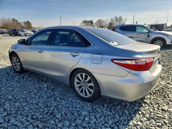 4T1BF1FK0HU725328 2017 TOYOTA CAMRY - Image 2