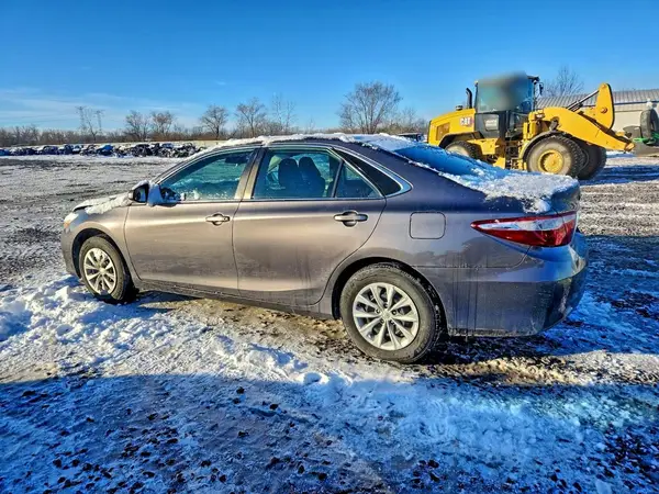 4T1BF1FK0HU725619 2017 TOYOTA CAMRY - Image 2