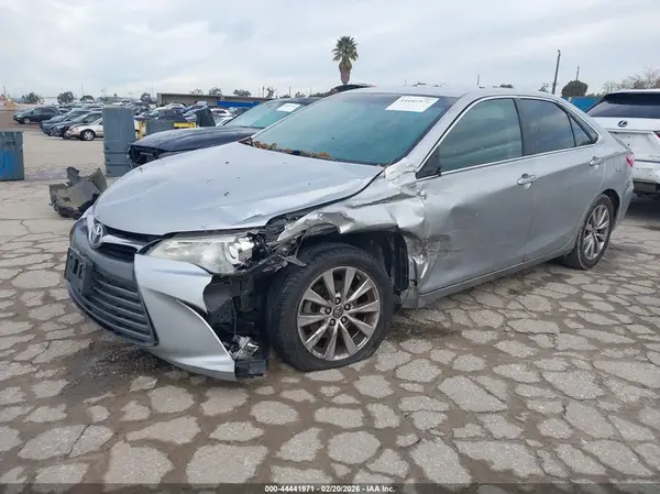 4T1BF1FK0HU726477 2017 TOYOTA CAMRY - Image 2
