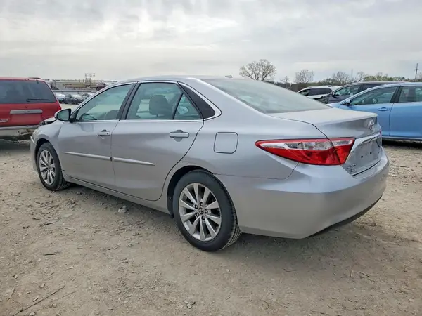 4T1BF1FK0HU728942 2017 TOYOTA CAMRY - Image 2