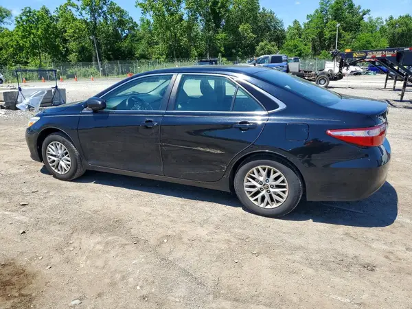 4T1BF1FK0HU729864 2017 TOYOTA CAMRY - Image 2