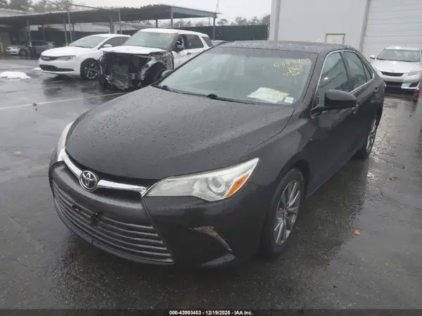 4T1BF1FK0HU736829 2017 TOYOTA CAMRY - Image 2
