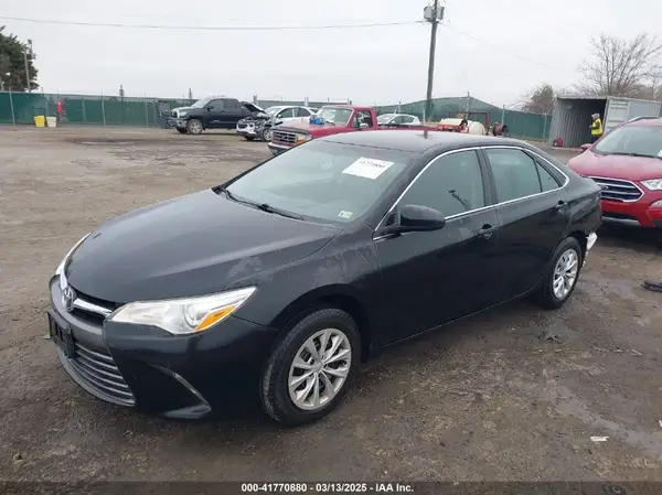 4T1BF1FK0HU739195 2017 TOYOTA CAMRY - Image 2