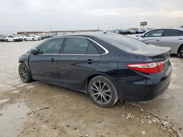 4T1BF1FK0HU739648 2017 TOYOTA CAMRY - Image 2