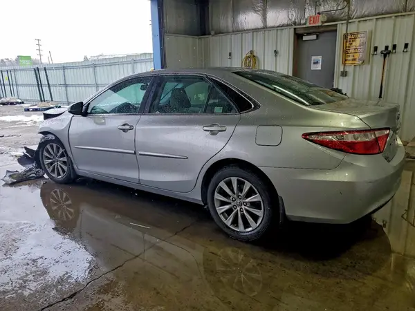 4T1BF1FK0HU739942 2017 TOYOTA CAMRY - Image 2