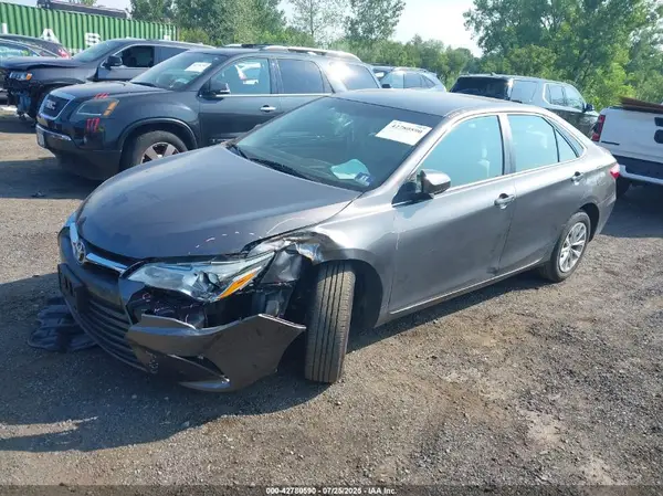 4T1BF1FK0HU742324 2017 TOYOTA CAMRY - Image 2