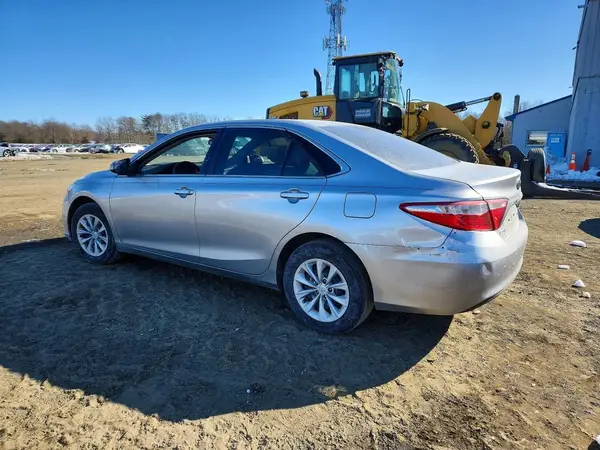 4T1BF1FK0HU743697 2017 TOYOTA CAMRY - Image 2
