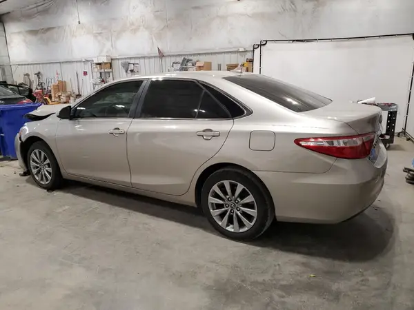 4T1BF1FK0HU747197 2017 TOYOTA CAMRY - Image 2