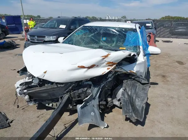4T1BF1FK0HU750407 2017 TOYOTA CAMRY - Image 2