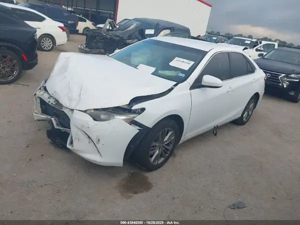 4T1BF1FK0HU751007 2017 TOYOTA CAMRY - Image 2