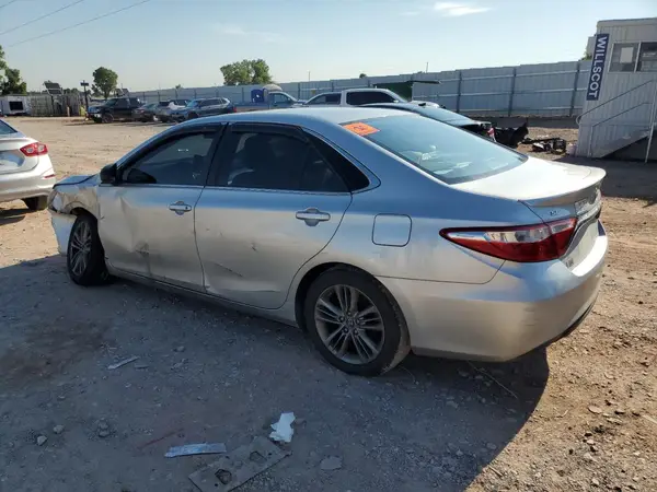 4T1BF1FK0HU752786 2017 TOYOTA CAMRY - Image 2