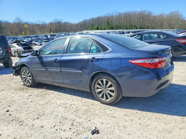 4T1BF1FK0HU758829 2017 TOYOTA CAMRY - Image 2