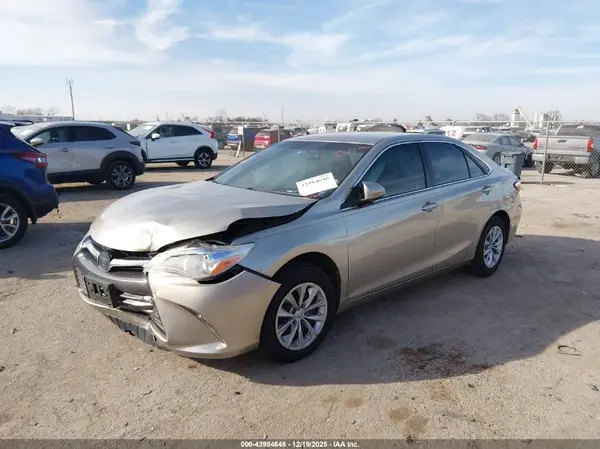 4T1BF1FK0HU760483 2017 TOYOTA CAMRY - Image 2