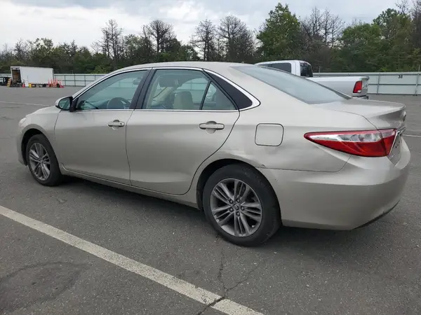 4T1BF1FK0HU767689 2017 TOYOTA CAMRY - Image 2