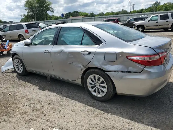 4T1BF1FK0HU767935 2017 TOYOTA CAMRY - Image 2