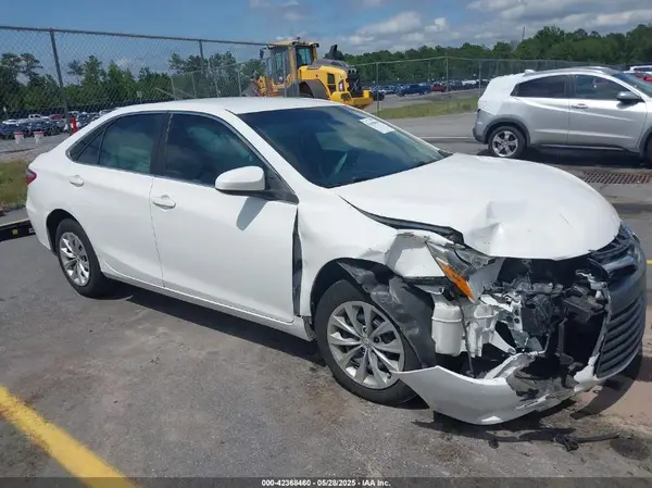4T1BF1FK0HU768387 2017 TOYOTA CAMRY - Image 1