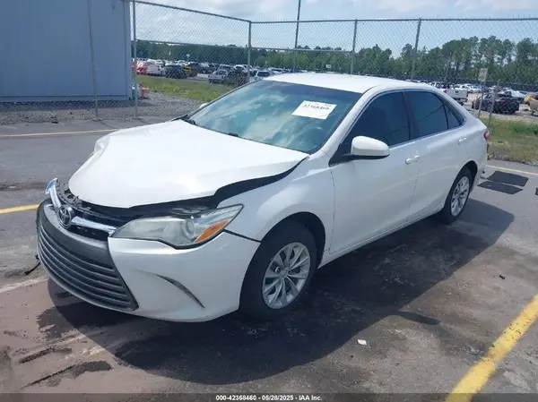 4T1BF1FK0HU768387 2017 TOYOTA CAMRY - Image 2