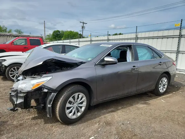 4T1BF1FK0HU768647 2017 TOYOTA CAMRY - Image 1