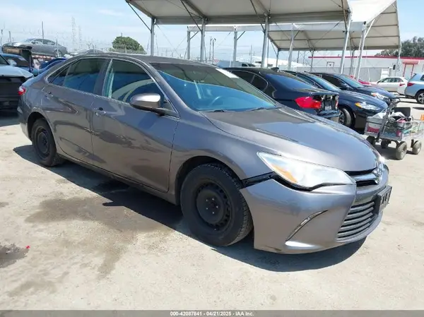 4T1BF1FK0HU770253 2017 TOYOTA CAMRY - Image 1