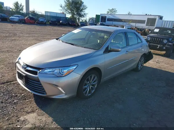 4T1BF1FK0HU770625 2017 TOYOTA CAMRY - Image 2