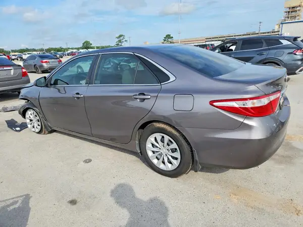 4T1BF1FK0HU771029 2017 TOYOTA CAMRY - Image 2