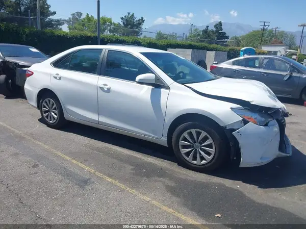4T1BF1FK0HU772486 2017 TOYOTA CAMRY - Image 1