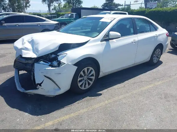 4T1BF1FK0HU772486 2017 TOYOTA CAMRY - Image 2
