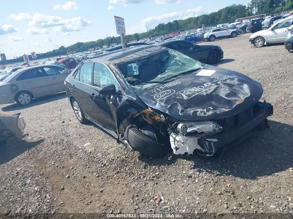 4T1BF1FK0HU775162 2017 TOYOTA CAMRY - Image 1