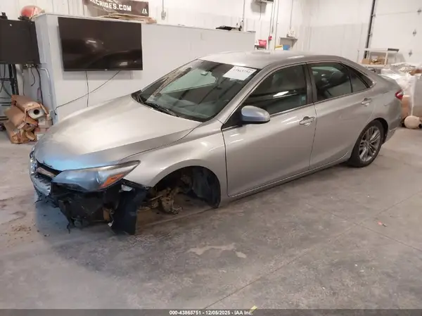 4T1BF1FK0HU775260 2017 TOYOTA CAMRY - Image 2