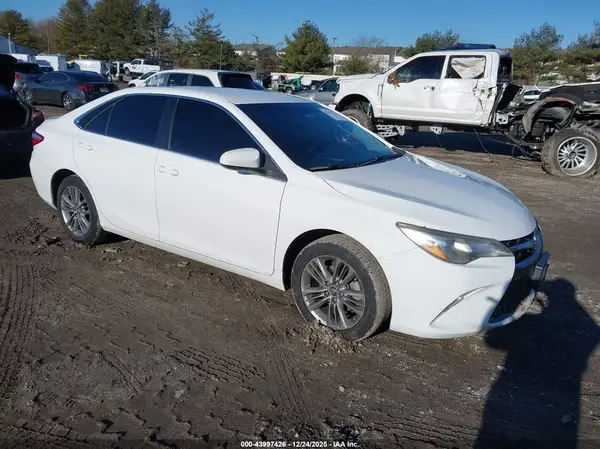 4T1BF1FK0HU778871 2017 TOYOTA CAMRY - Image 1